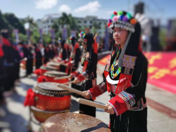 巴马：欢庆祝著节展民族风采